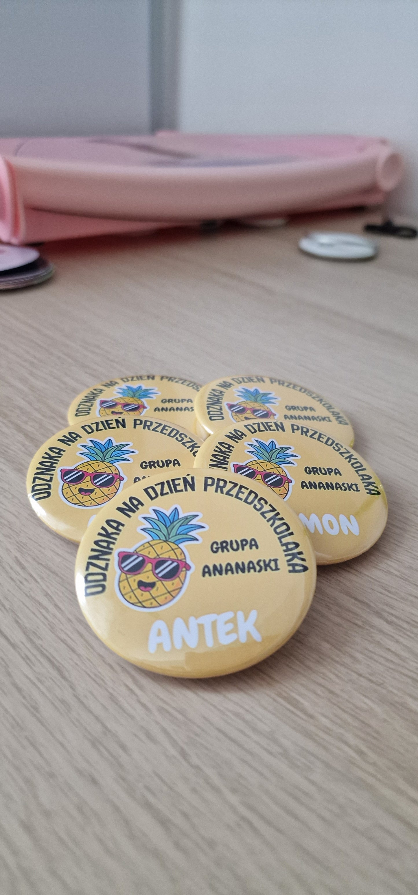 Custom badges 58mm set of 6 pcs